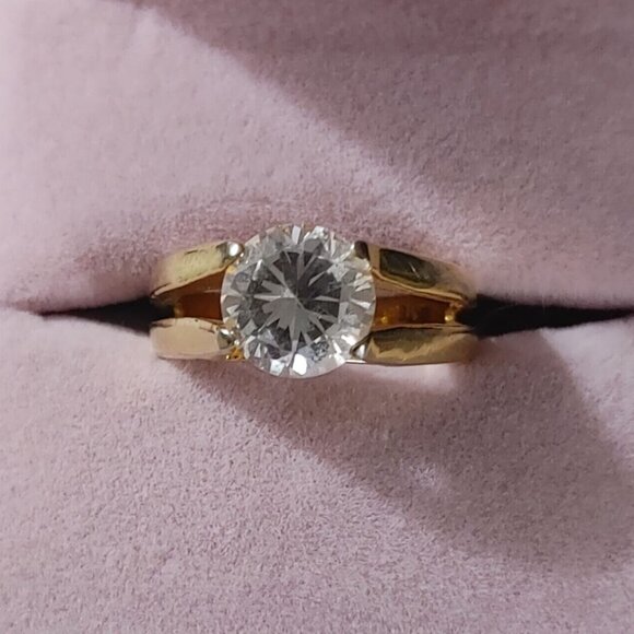 Gold Tone Ring 18KT GE 8mm Round Clear Simulated Diamond Center Stone - Picture 1 of 8